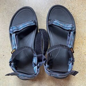 Teva - Men’s size 10 - Hurricane XLT2 sandals - blue wave straps - NWOT